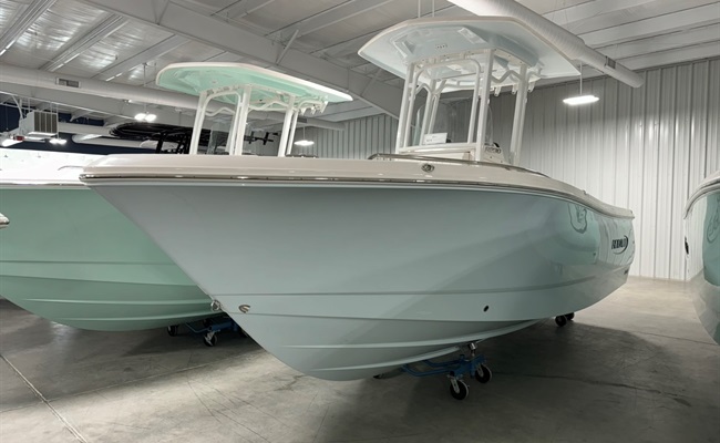 2026 Robalo R230 Ice Blue 
